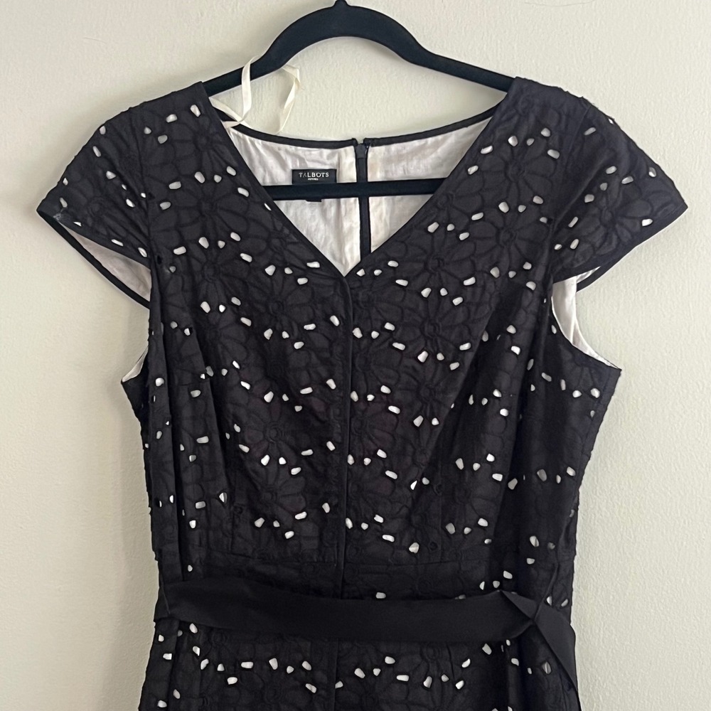 Talbots Eyelet Lace Dress Womens 12P Fit & Flare Cap Sleeve Black LBD Classic - Picture 11 of 15